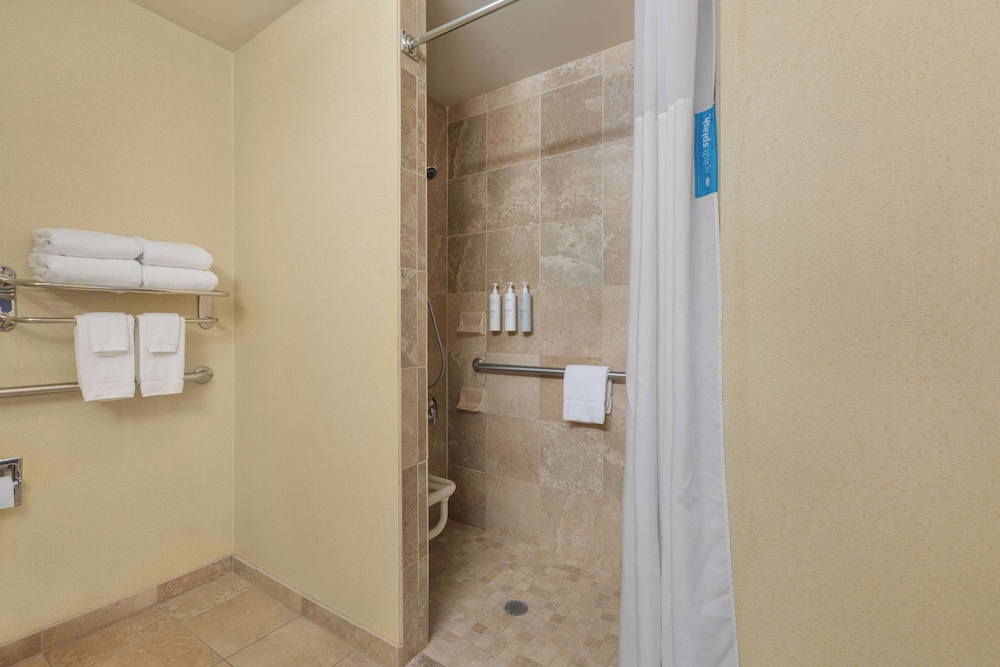 Hampton Inn Pendleton - photo 21