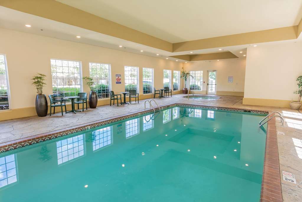 La Quinta Inn & Suites by Wyndham Bentonville - photo 8