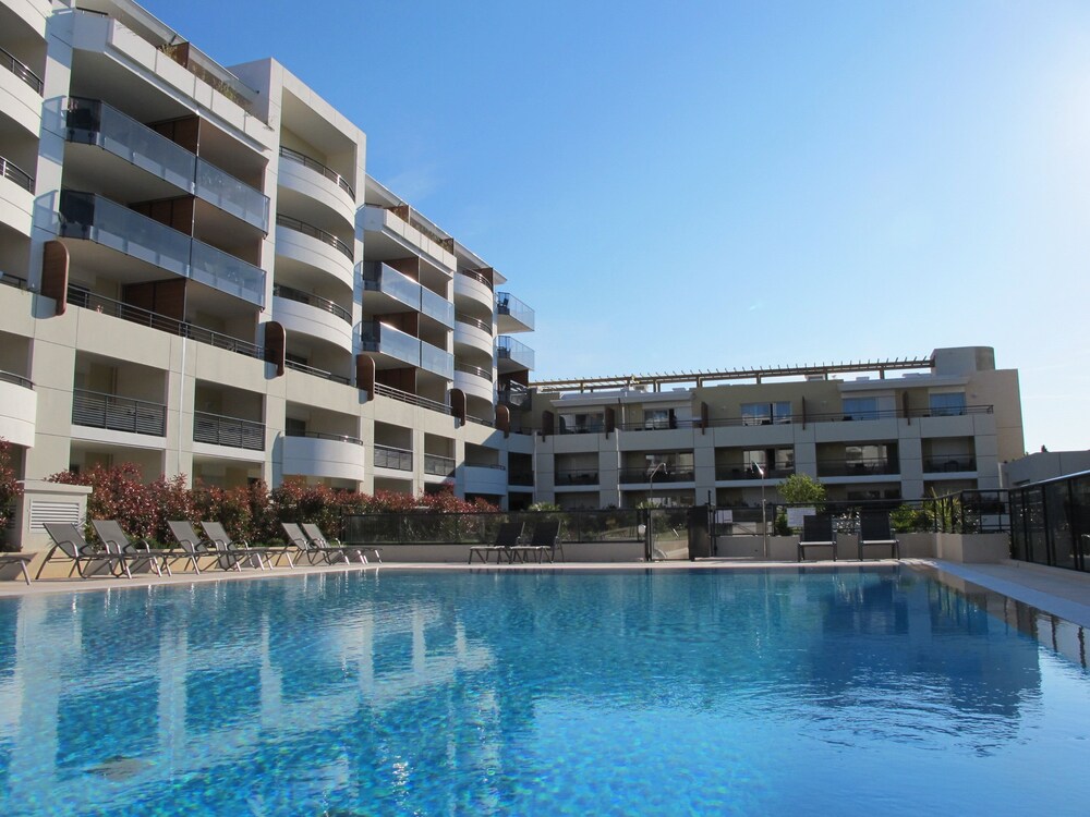 Nemea Appart Hotel Le Lido Cagnes sur Mer — 4-Star Luxury Hotel in Cagnes-Sur-Mer, France