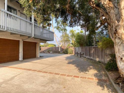 Modern & Cozy Gem Walk to the Beach Queen Beds — 4-Star Luxury Hotel in Carpinteria, United States