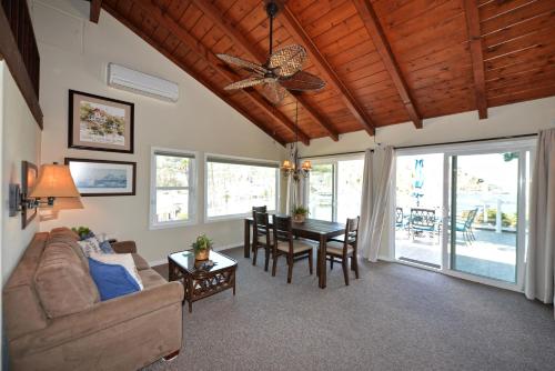 718CR 718 Crescent — Avalon — photo 3