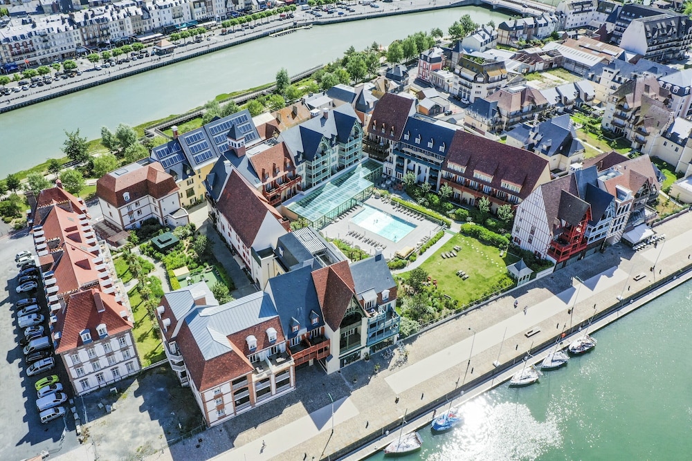 Residence Presqu'ile de la Touques Deauville — 4-Star Luxury Hotel in Deauville, France