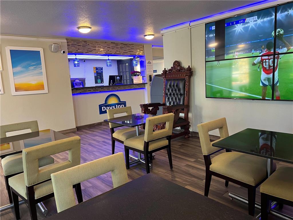 Days Inn by Wyndham Southern Hills ORU - photo 4