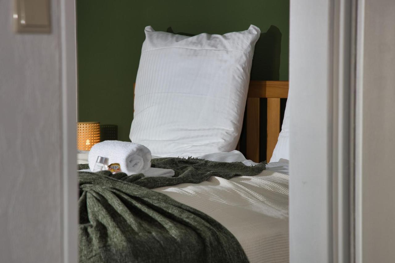 HejU Luxury Aussicht Kingsize Bed Kitchen Bathtub — 4-Star Luxury Hotel in Luebeck, Germany
