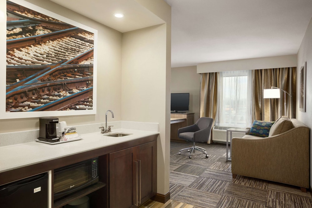 Hampton Inn & Suites Minooka - photo 15