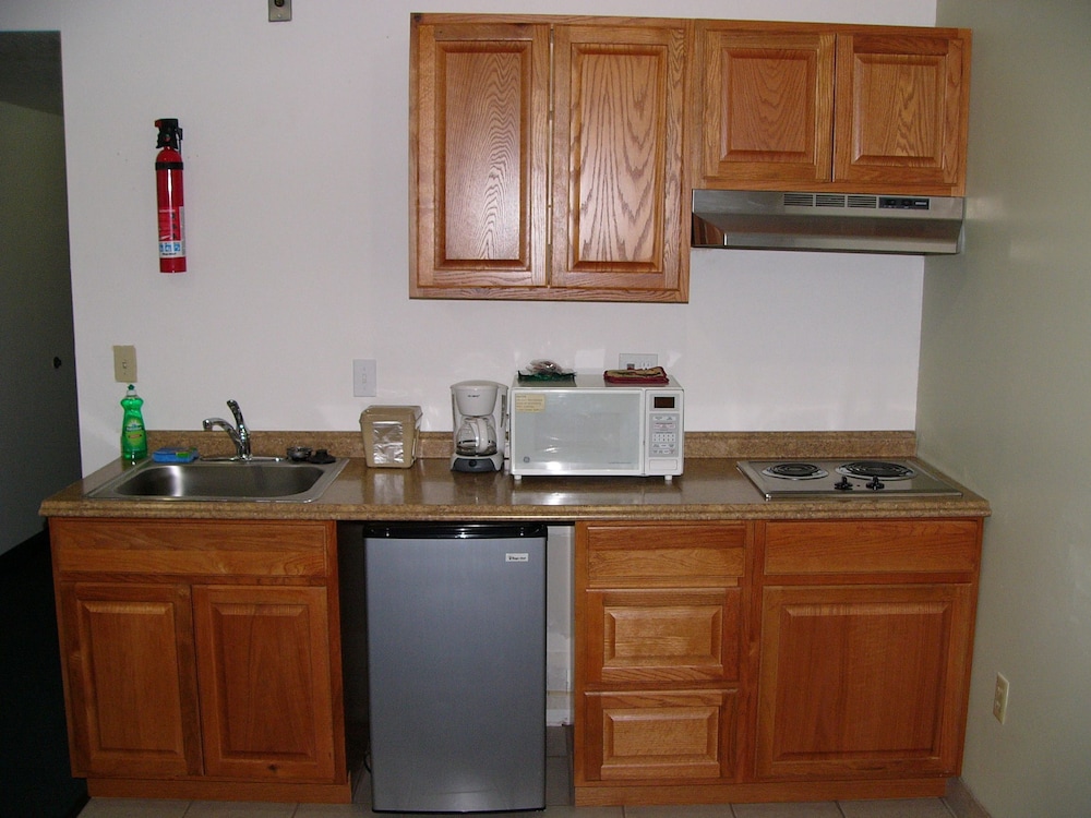 Oyster Bay Inn & Suites - photo 13