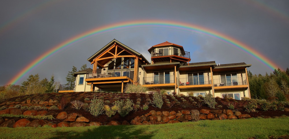 Bella Collina Bed & Breakfast — 4-Star Luxury Hotel in Amity, United States