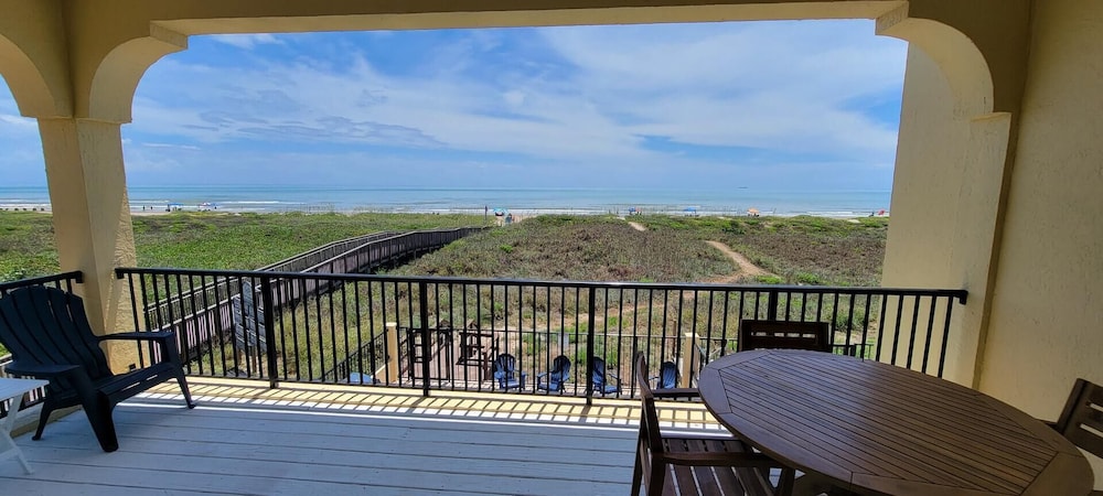 Chris Beach Pool Townhome — 4-Star Luxury Hotel in South Padre Island, United States