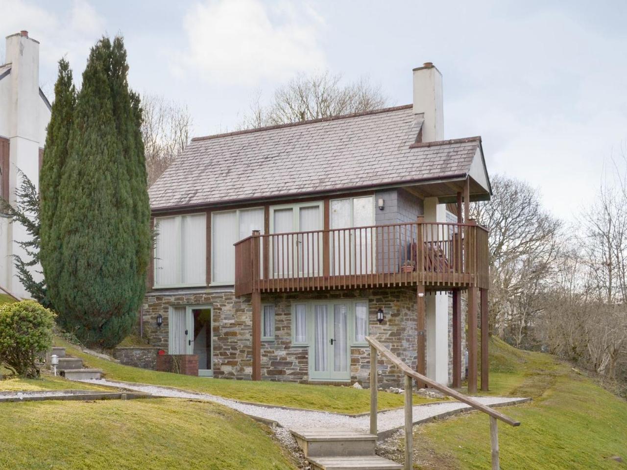 Eagles Nest - carbon neutral hotel in Saltash