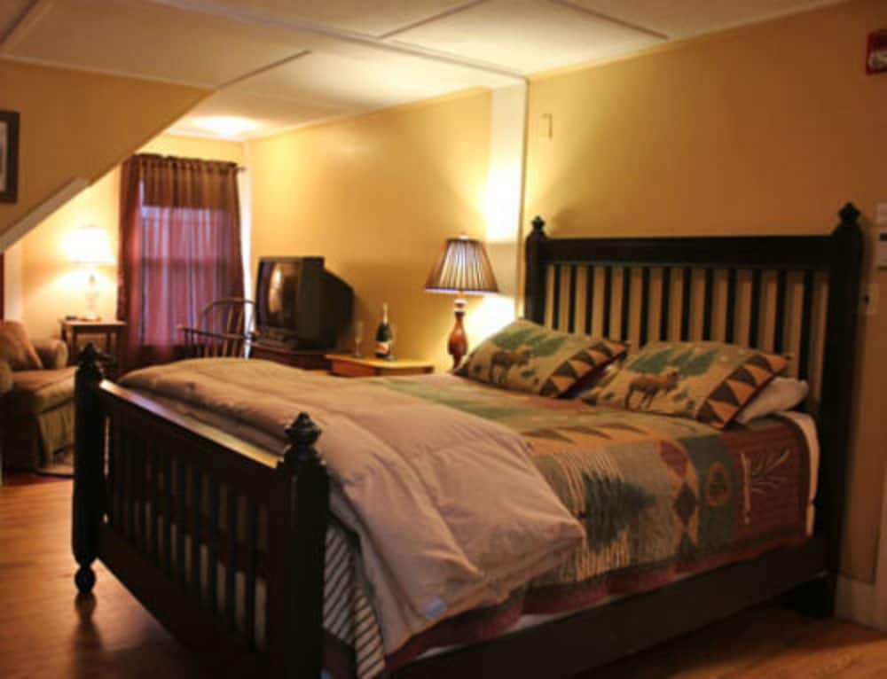 Wildcat Inn & Tavern - photo 8