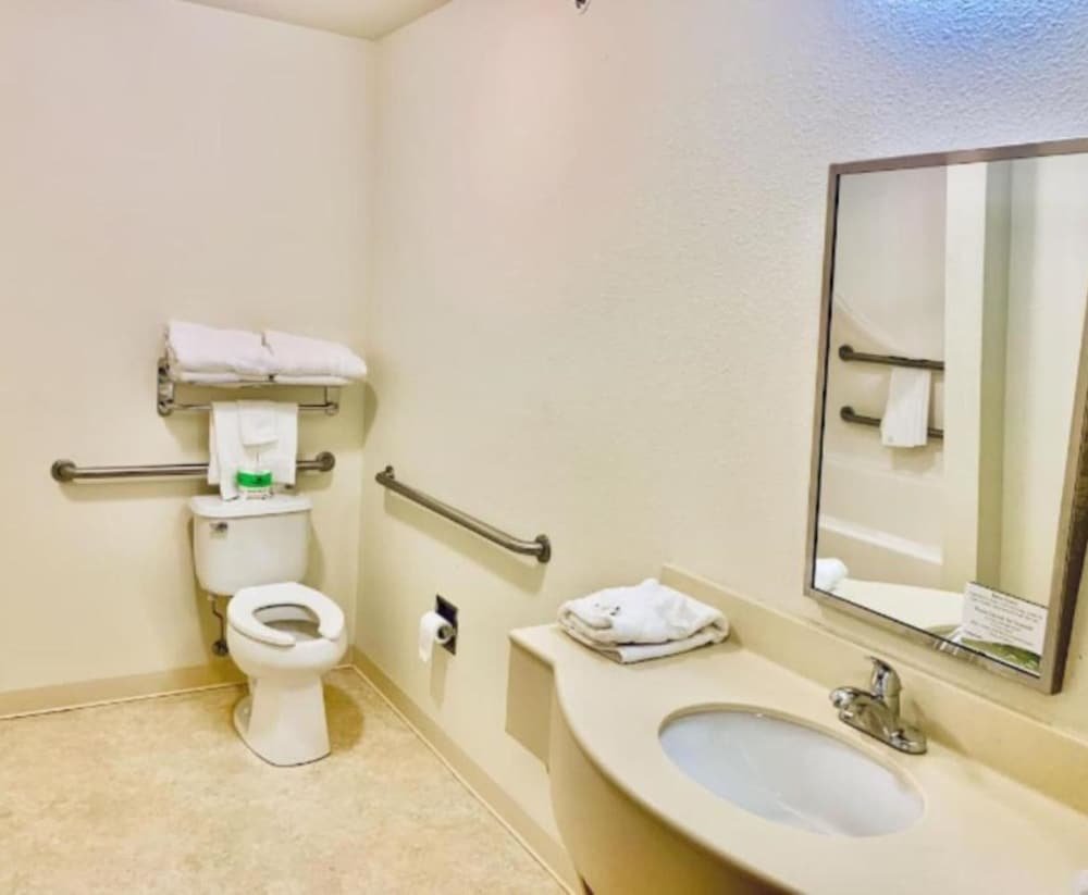 Park View Inn & Suites Hoisington - photo 39