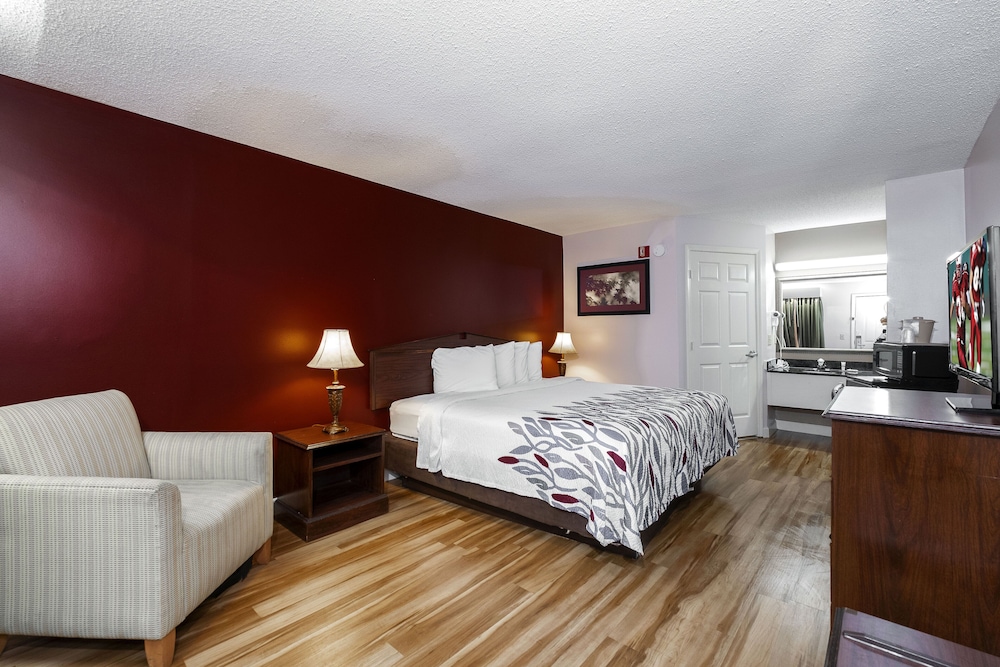 Red Roof Inn & Suites Wilson - photo 7