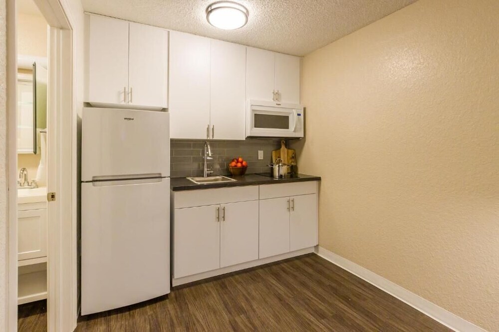 InTown Suites Extended Stay Jacksonville FL Beach Blvd - photo 8
