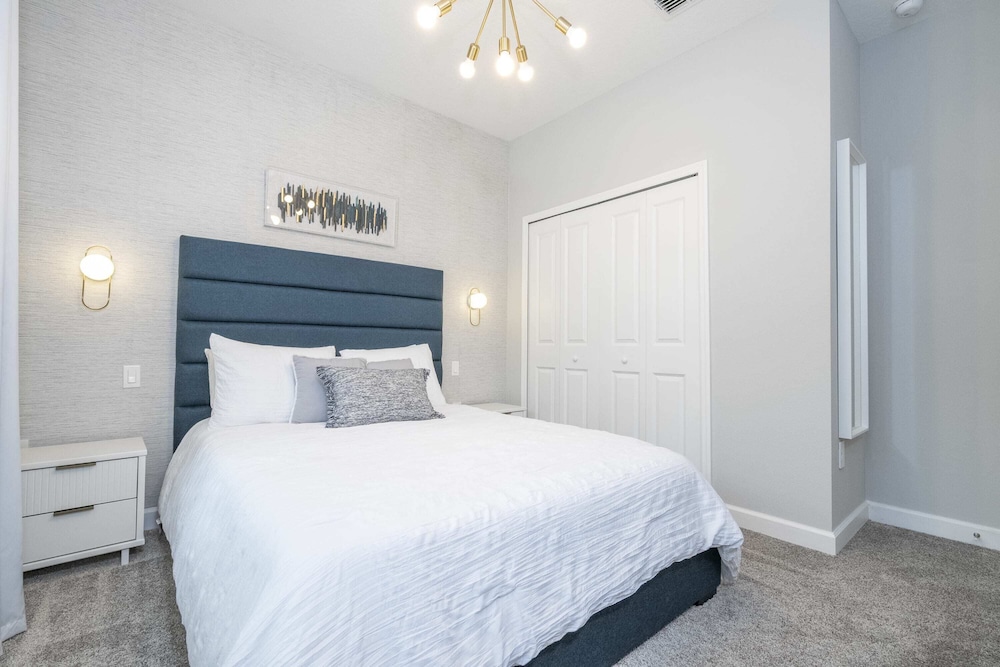 Stunning 5 Bd W Pool @ Storey Lake Resort 2400 - photo 6