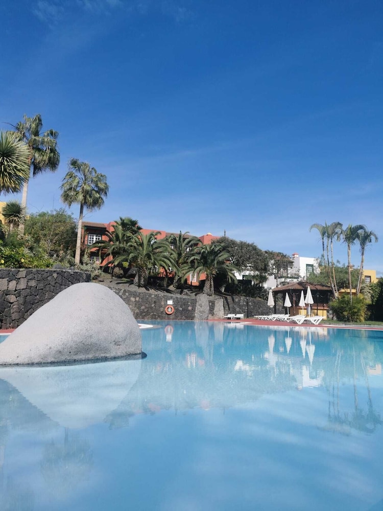 Apartamentos Oasis San Antonio 4289603 — Brena Baja