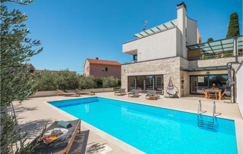 Nice Home In Valtura With Sauna — 5-Star Luxury Hotel in Liznjan, Croatia