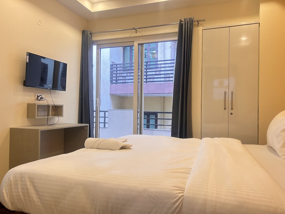 Lime Tree 1BHK Serviced Apartment Medanta Medicity Gurgaon