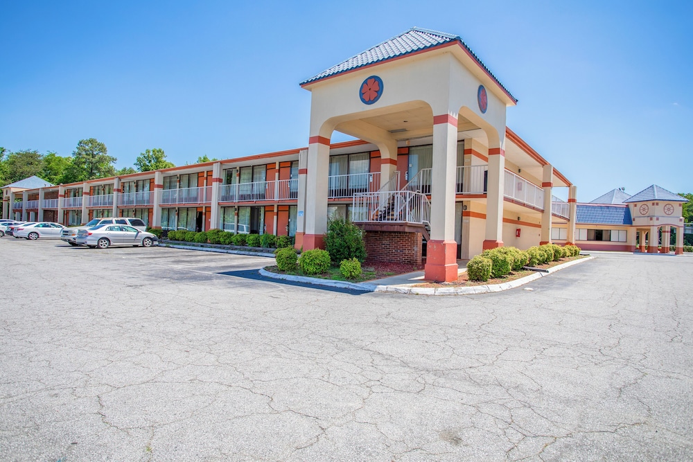 OYO Hotel Greensboro East I 40 - photo 2