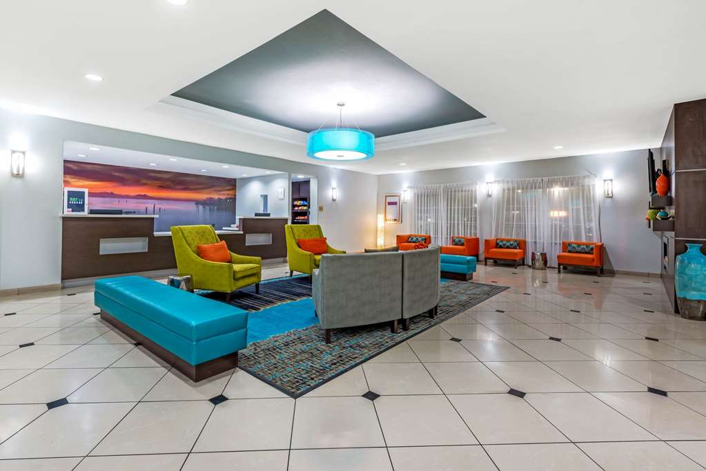 La Quinta Inn & Suites by Wyndham Orange - photo 8