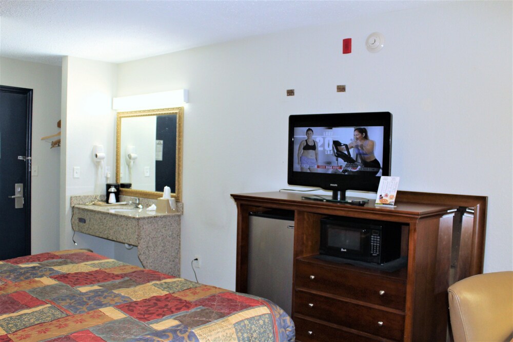 Airport Inn Chattanooga - photo 30