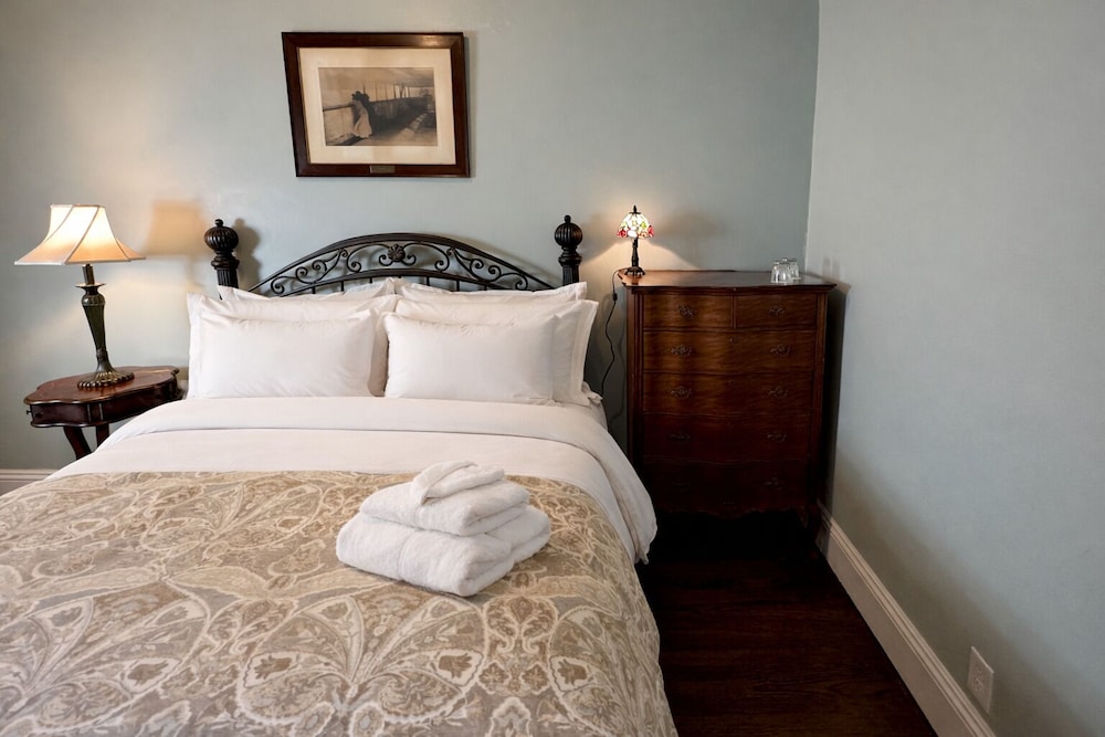 Samuel Sewall Inn — hotel in Brookline