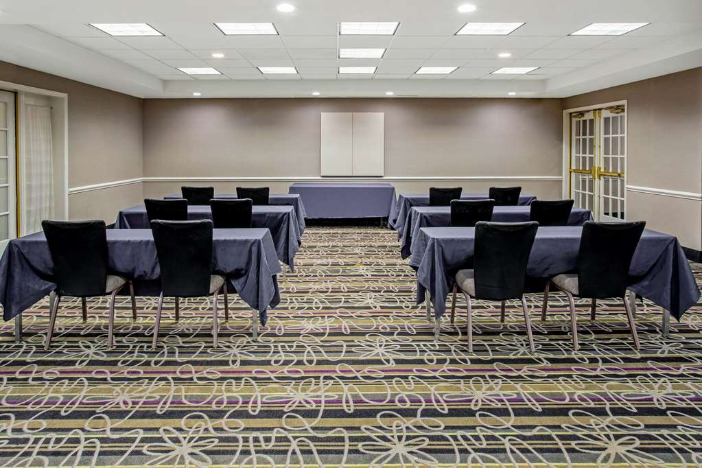 La Quinta Inn & Suites by Wyndham Tucson Airport - photo 26