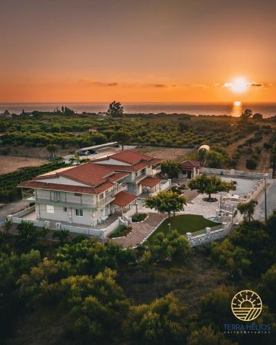 Terra Hélios Suites & Studios — hotel in Kyparissia