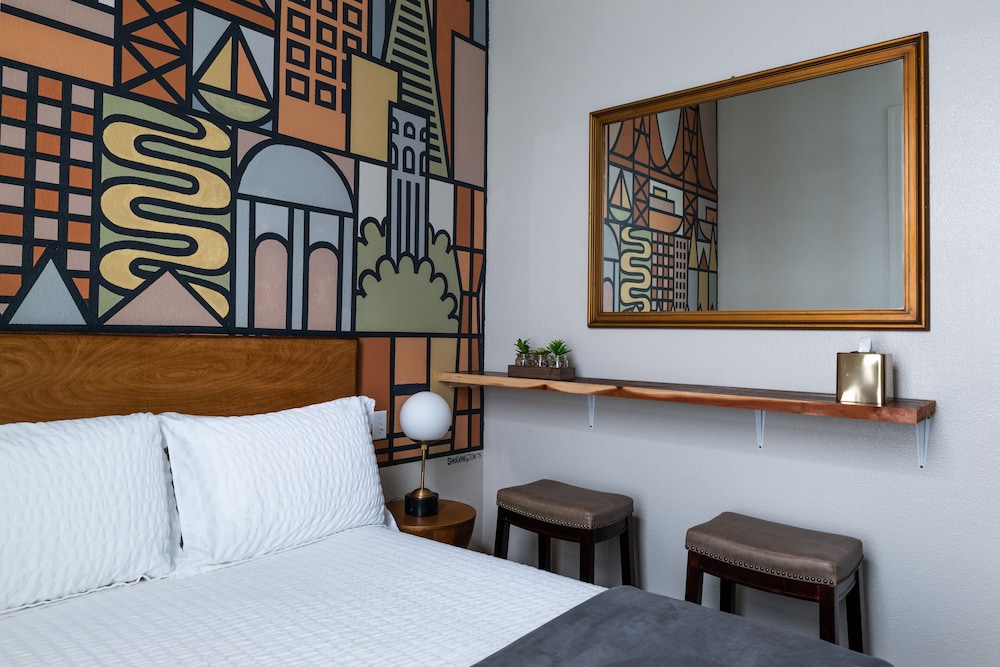 The Metro Hotel - photo 24