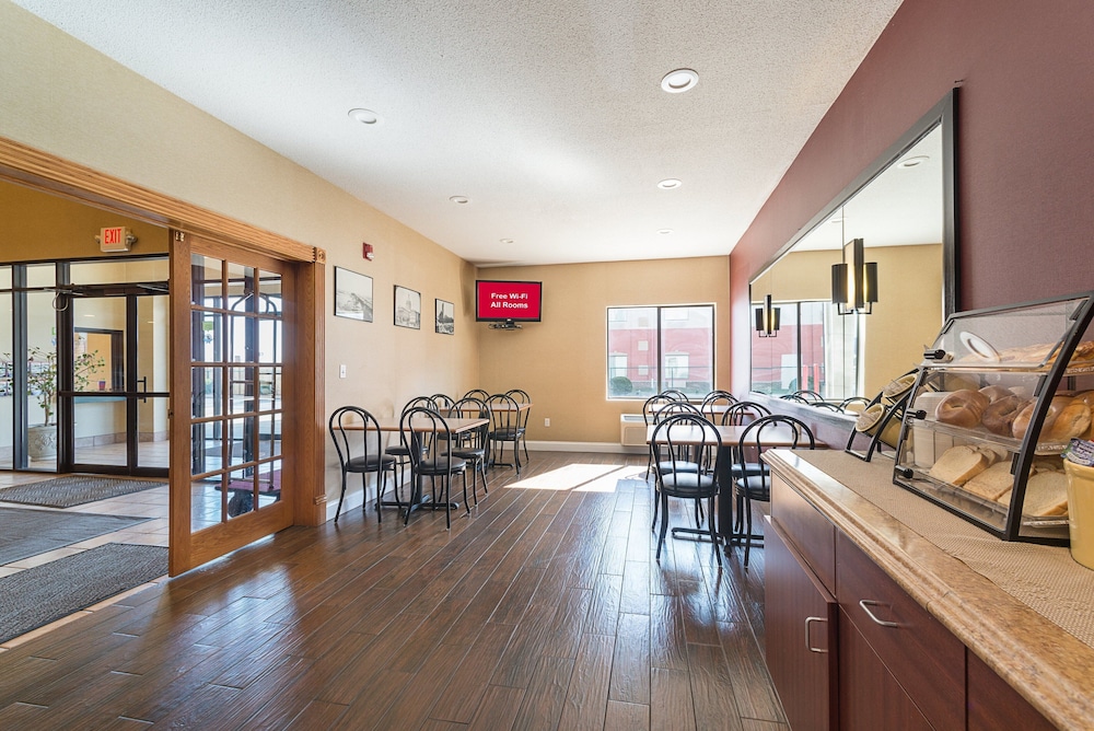 Red Roof Inn St Louis Troy IL - photo 32