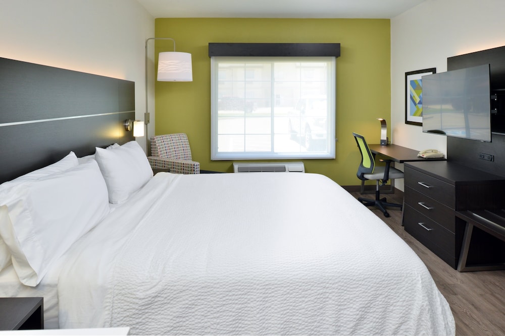 Holiday Inn Express & Suites Carthage by IHG - photo 41