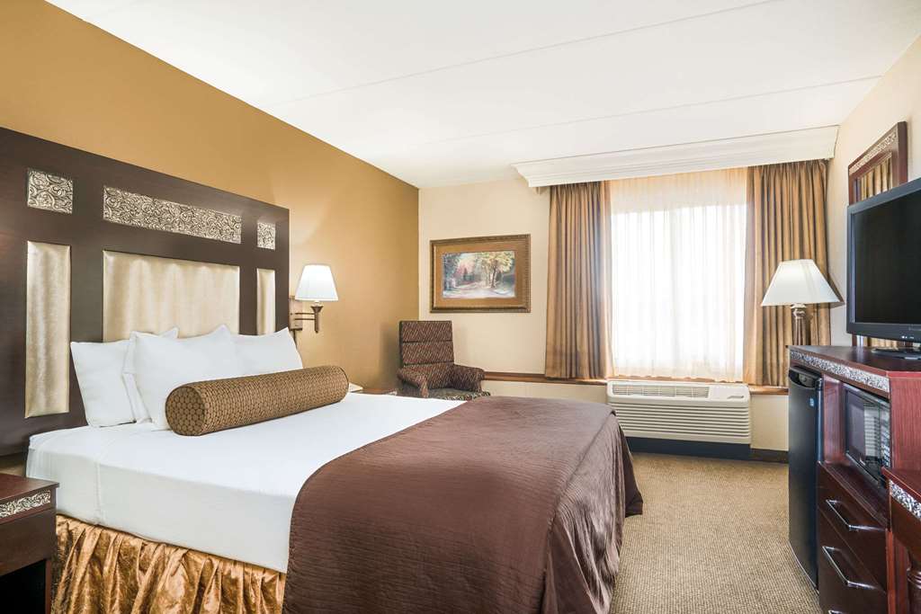 Ramada Hotel & Conference Center by Wyndham Plymouth - photo 10