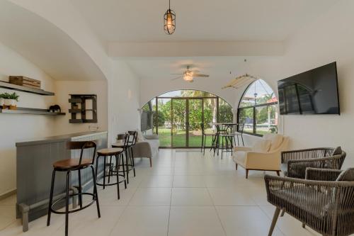 CHIC Lagoon front Villa by Casa Paraíso — 4-Star Luxury Hotel in Cancun, Mexico