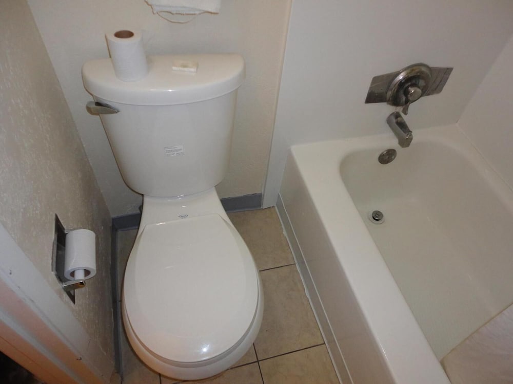 Americas Best Value Inn Battle Creek - photo 14