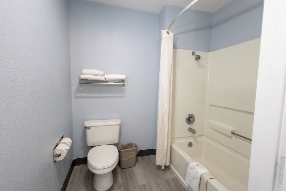 Quality Inn & Suites Tulare - photo 13