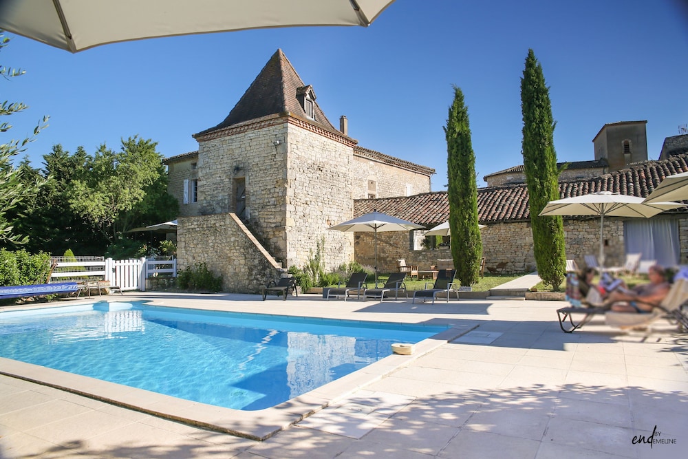 Chambres d'hôtes Les Vents Bleus — 4-Star Luxury Hotel in Cahuzac-Sur-Vere, France
