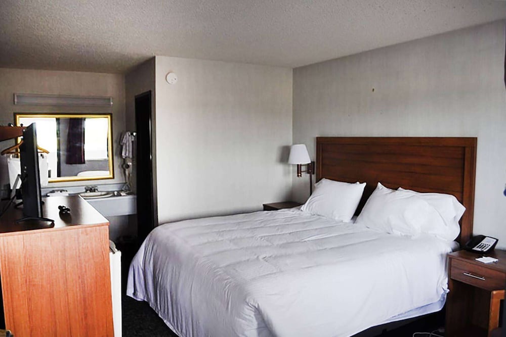 Super 8 by Wyndham Petoskey - photo 10