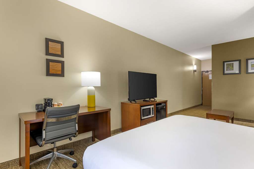 Comfort Suites Near Vancouver Mall - photo 13