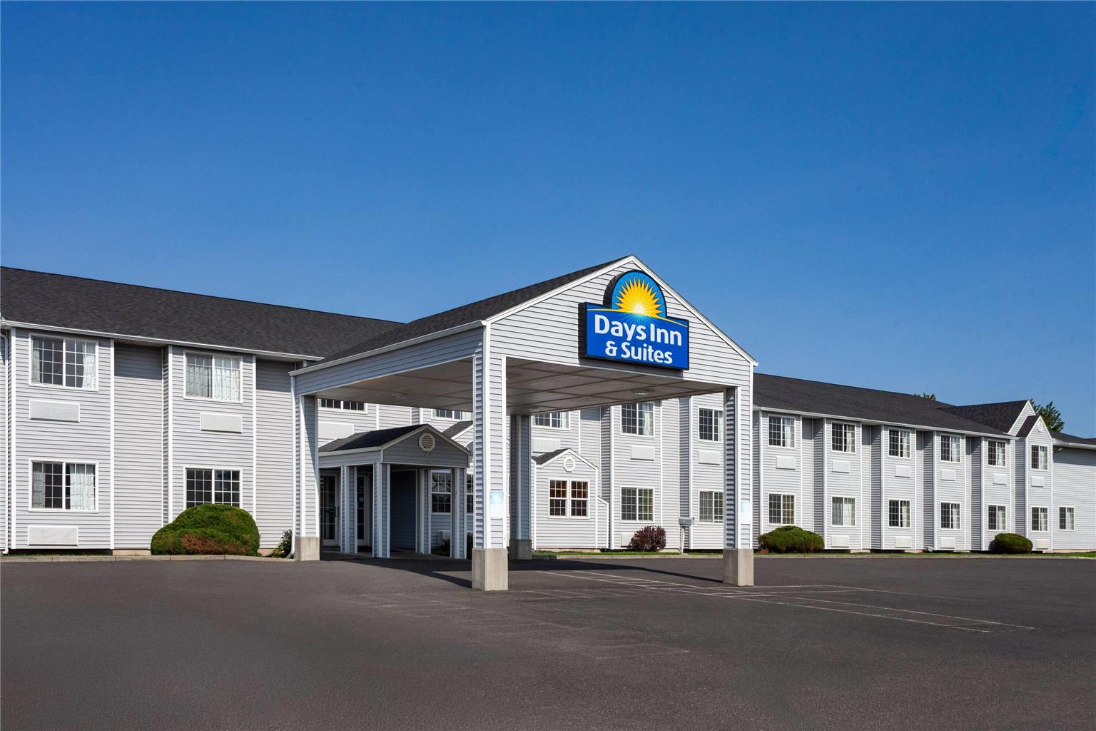 Days Inn & Suites by Wyndham Spokane Airport Airway Heights - photo 2