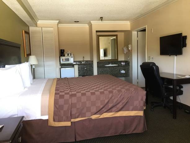 Travelodge by Wyndham Chatsworth - photo 14