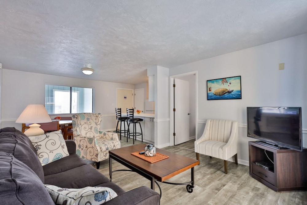 Coastal Waters Inn - photo 100