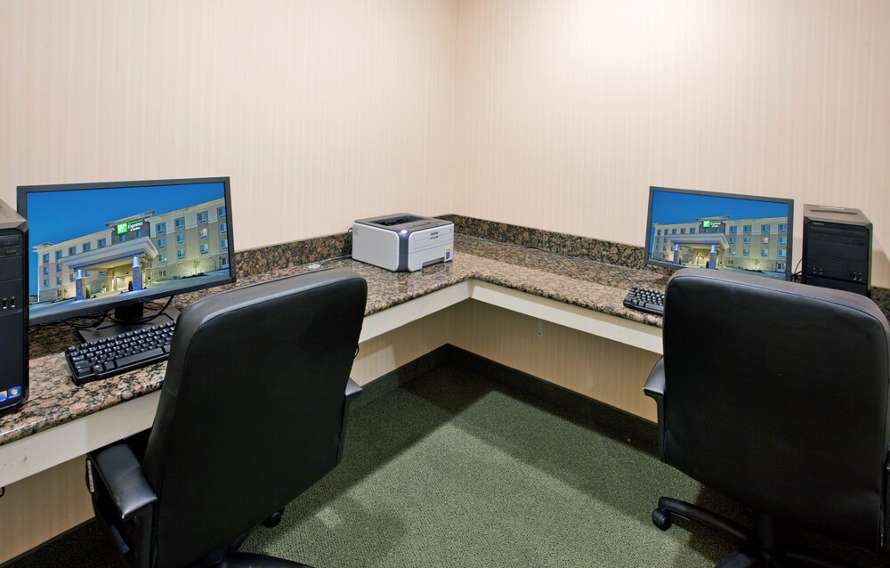 Holiday Inn Express & Suites Topeka North by IHG - photo 26