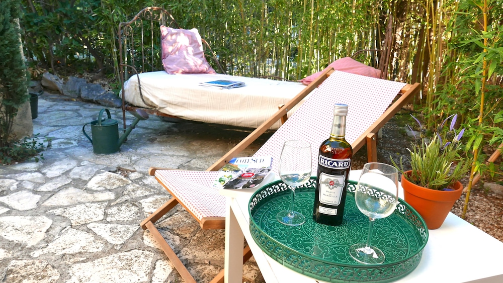 Sous Les Tilleuls - carbon neutral hotel in Cassis