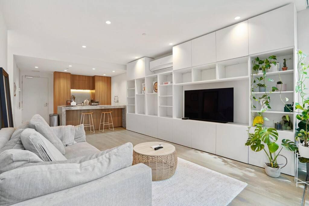 Stylish Gem @ St kilda Rd Next to Grand Prix — 4-Star Luxury Hotel in Melbourne, Australia