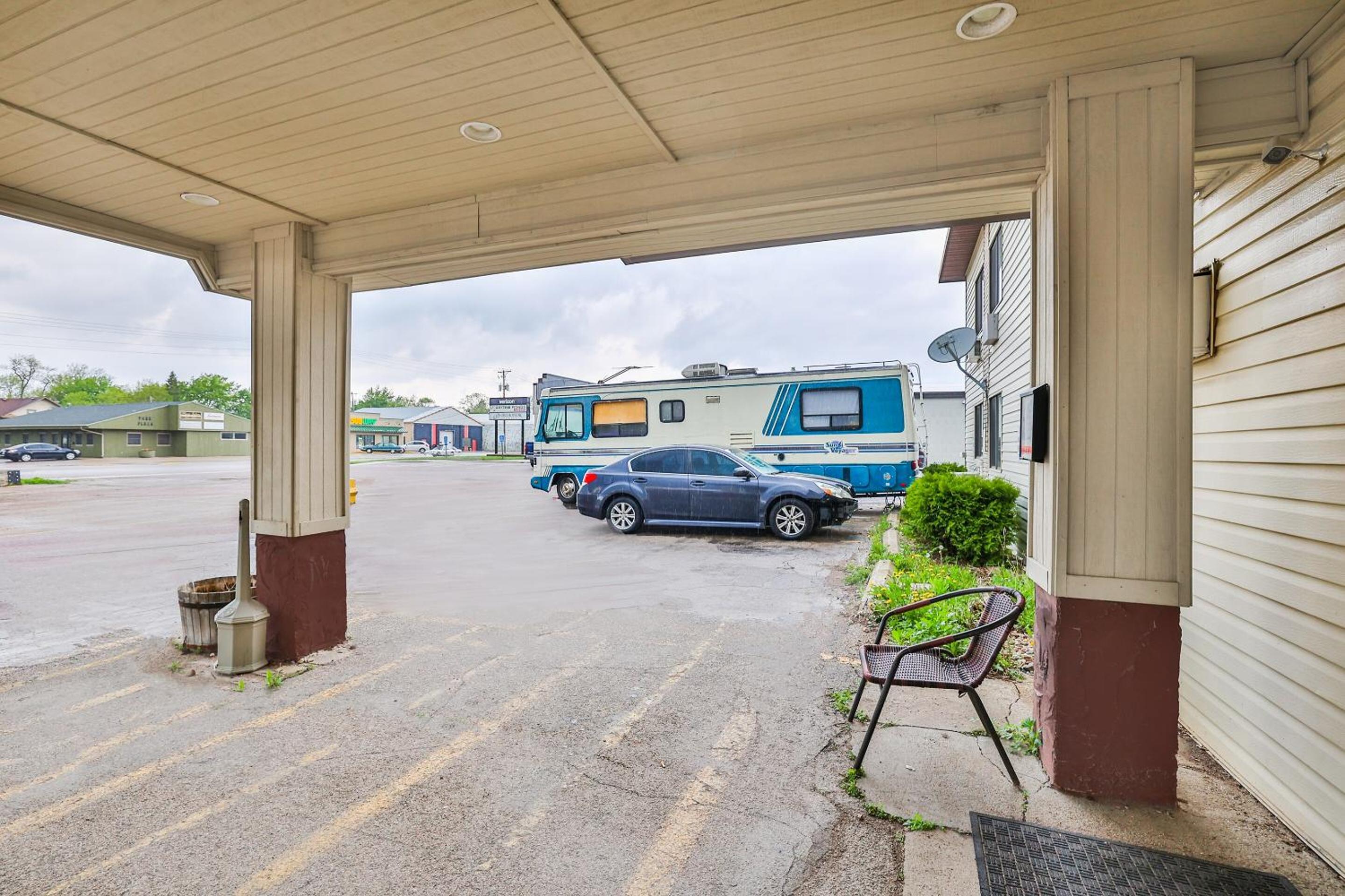OYO Hotel Pipestone MN Canterbury Park - photo 39