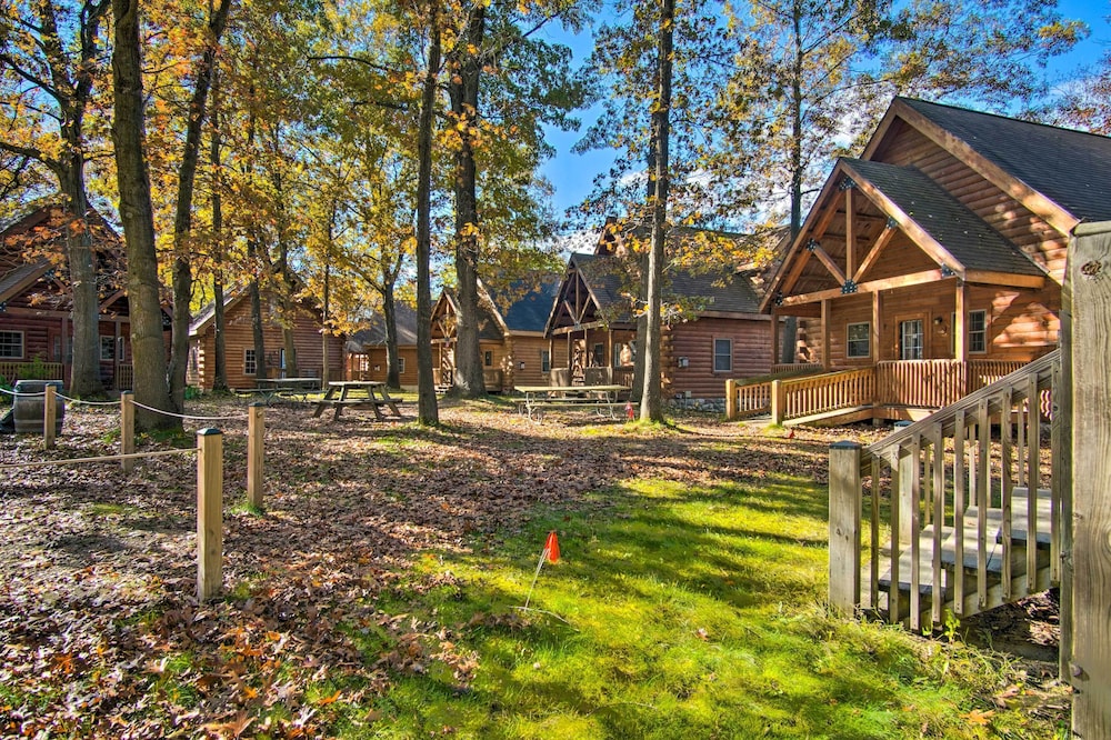Rustic Rothbury Cabin with Resort Amenity Access - photo 27