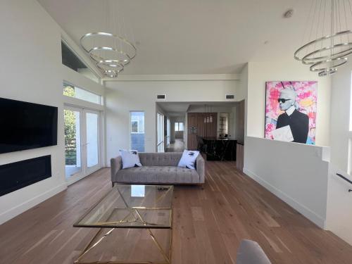 The Arts House Private and Gated Home in Silver Lake with Pool & Views — 4-Star Luxury Hotel in Los Angeles, United States