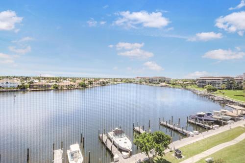 Rare 6th floor unit with amazing views of Clam Bay in Marco Island, United States