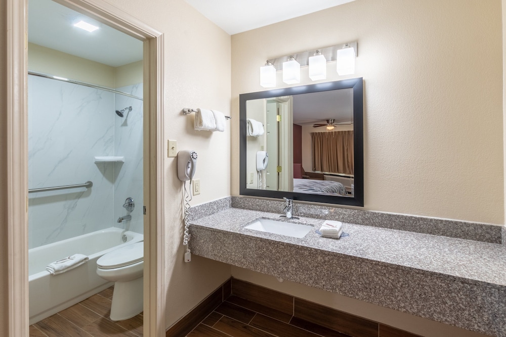 Red Roof Inn Buffalo TX - photo 16