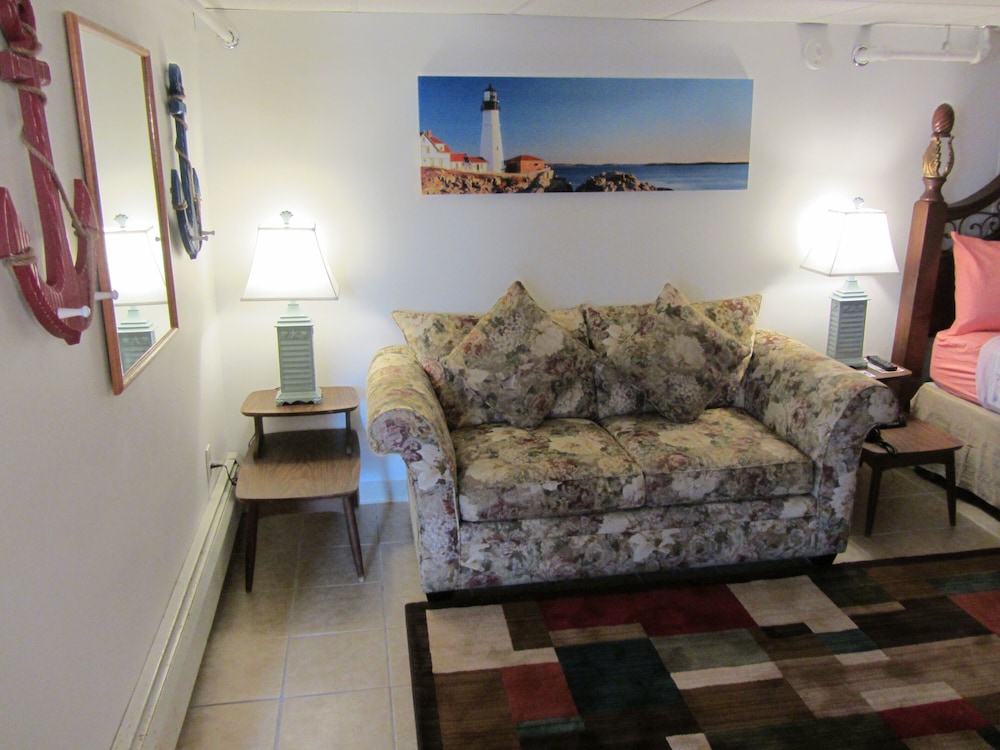 Green Dolphin Motel - photo 33