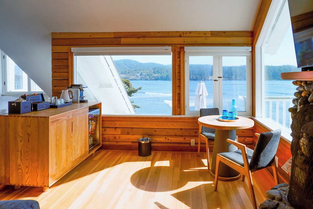 Sooke Harbour House — 4-Star Luxury Hotel in Sooke, Canada